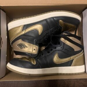 Air Jordan Black and Gold  boys size 3 box view video